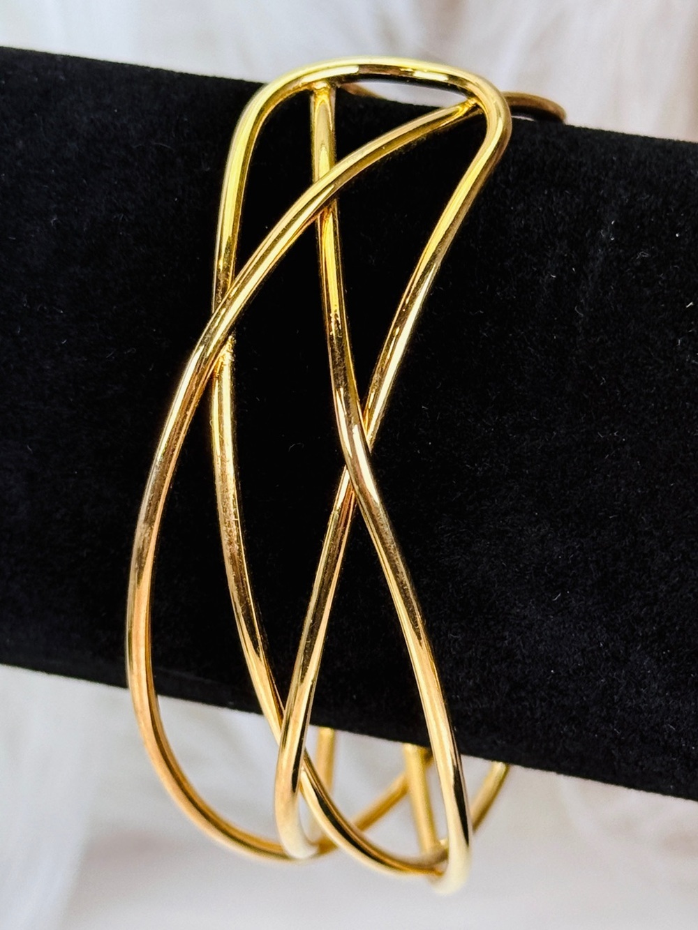 Vintage lightweight, goldtone, cuff bracelet